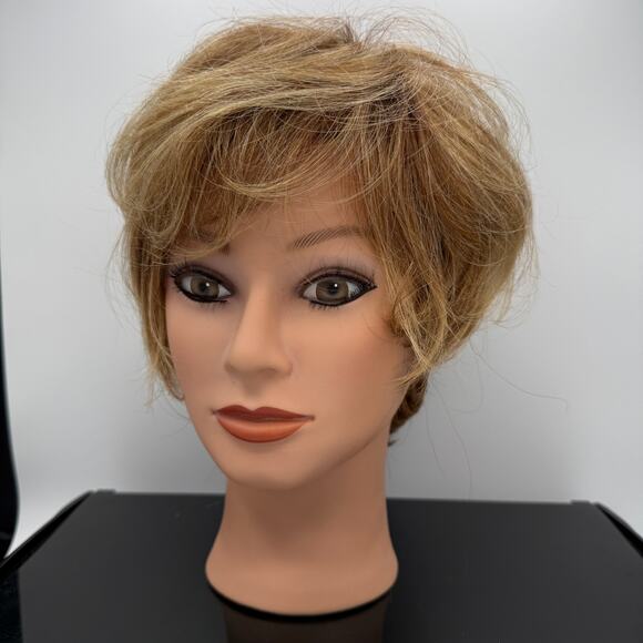 Raquel Welch Mystique Wig Petite Average R29S Short Layered Blonde Kanekalon main image 13